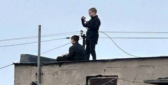 Харцызские подростки на крыше