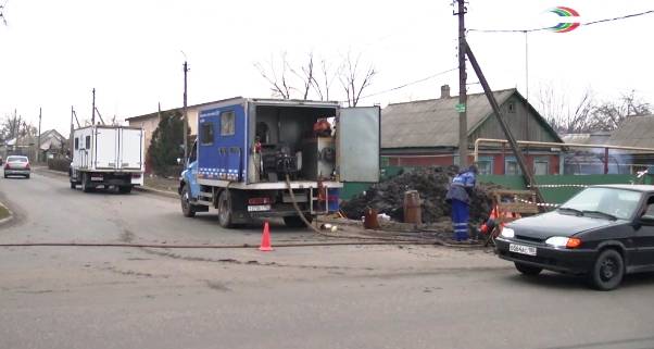 Харцызск, улица Нахимова, ремонт водовода